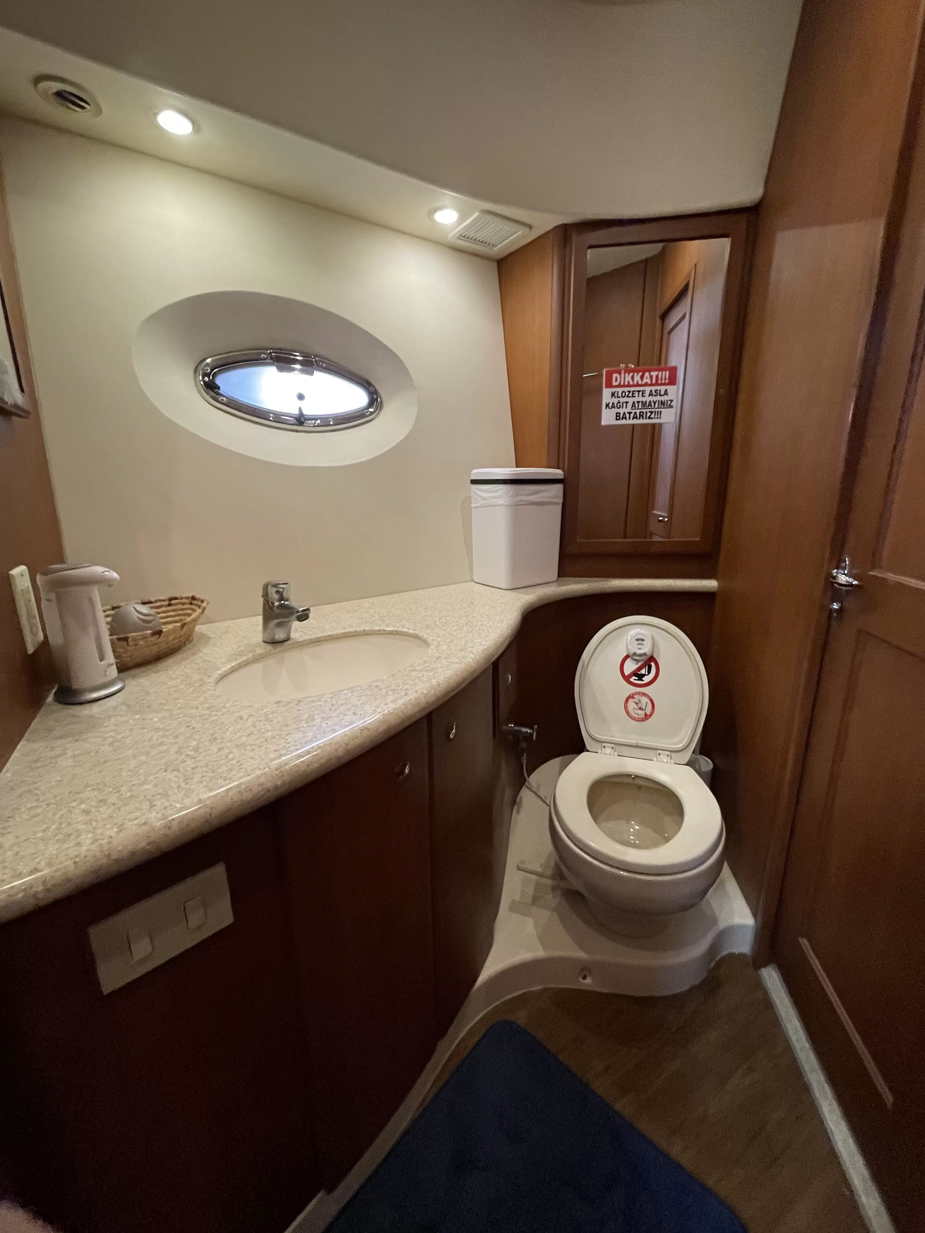 çeşme yat kiralama 24